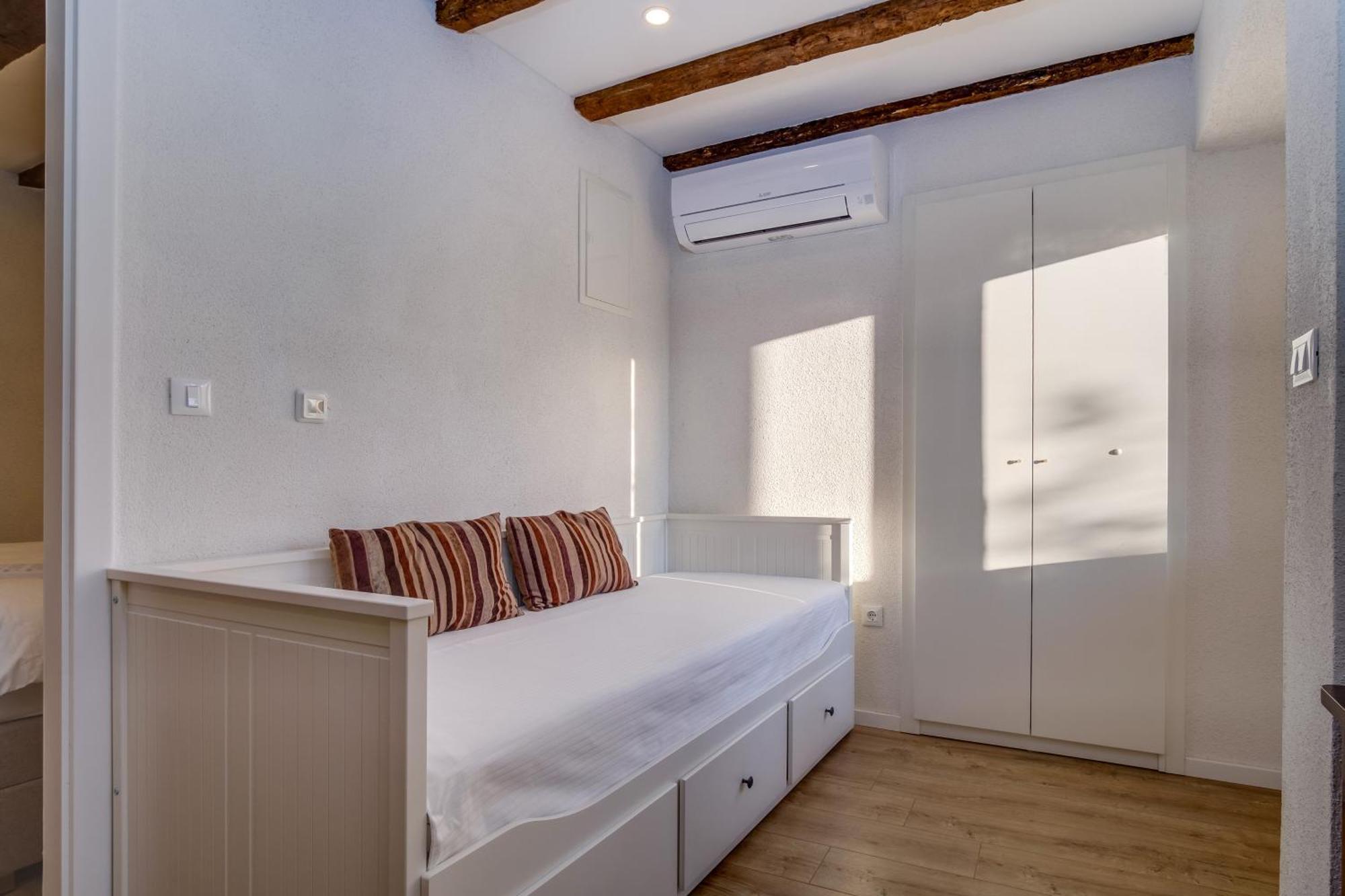 Casa Rustica Leilighet Mali Lošinj Eksteriør bilde